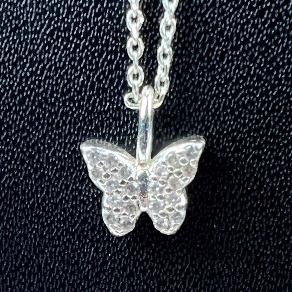Beautiful delicate, silvertone solid / bling, butterfly pendant necklace - Picture 3 of 9
